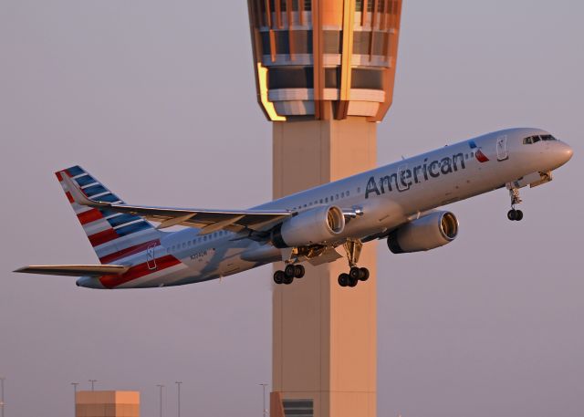 Boeing 757-200 (N204UW)