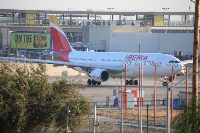 Airbus A330-200 (EC-MLB)