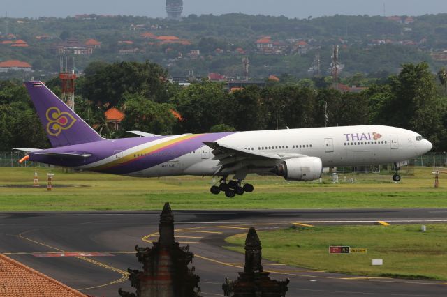 Boeing 777-200 (HS-TJT)