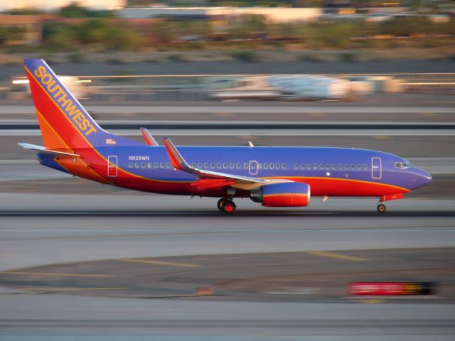 Boeing 737-700 (N939WN)