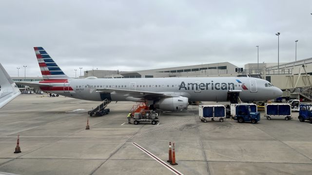 Airbus A320 (N917UY)