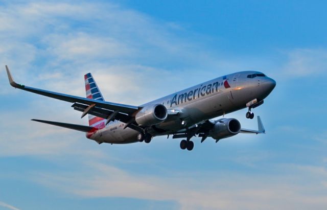 Boeing 737-800 (N946NN) - American Airlines 737-800 on final at D.C. in June of 2017.