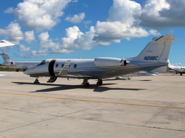 Learjet 55 (N211BC)