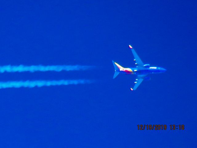 Boeing 737-700 (N7833A)