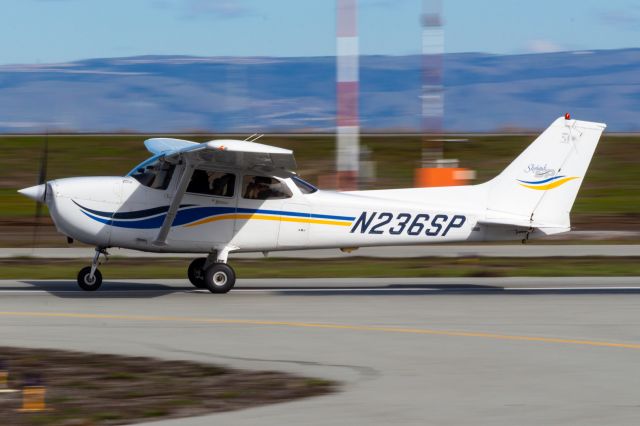 Cessna Skyhawk (N236SP) - Lovely pan from the Gazebo at KSQL