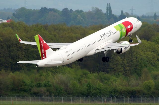 Airbus A321neo (CS-TXB)