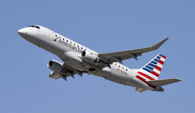 Embraer 175 (N207AN) - Departing LAX