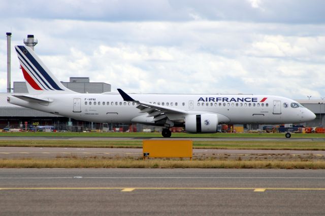 Airbus A220-300 (F-HPNI) - Landing on rwy 27L on 10-Jul-24 operating flight AFR1280 from LFPG.