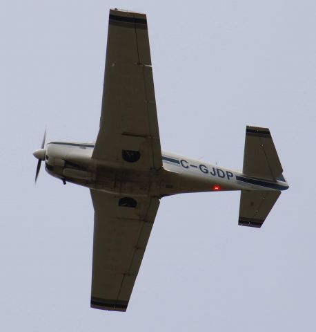 Mooney M-20 (C-GJDP) - Très beaux monney à son envolée à CYGR 