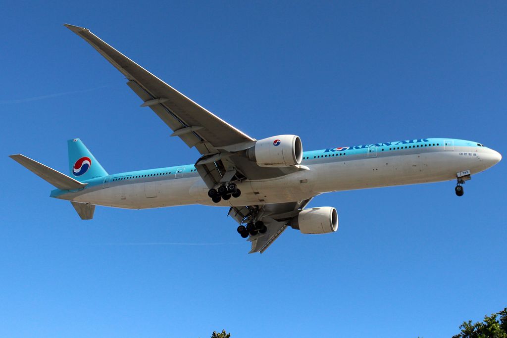 BOEING 777-200LR (HL7783) - Korean Airlines flight 61 on short final for 24L from Seoul.