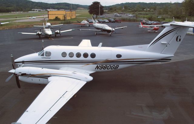 Beechcraft Super King Air 200 (N980GB) - At the RELIANT AIR ramp. RELIANT AIR has the lowest fuel price on the Danbury (KDXR)airport.