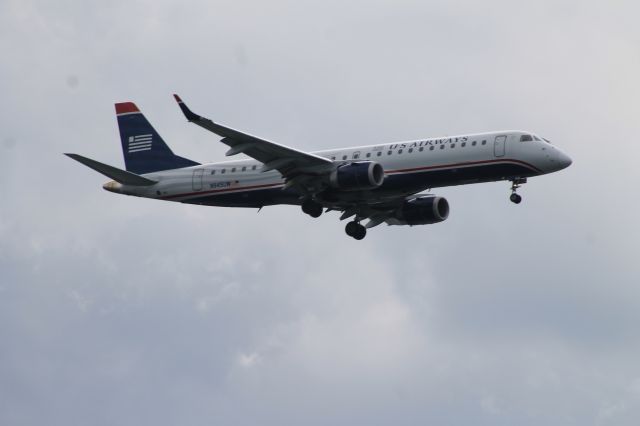 Embraer ERJ-190 (N945UW)