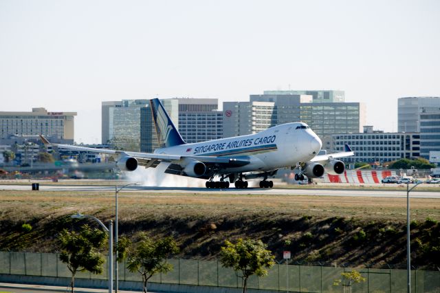 Boeing 747-400 (9V-SFM)