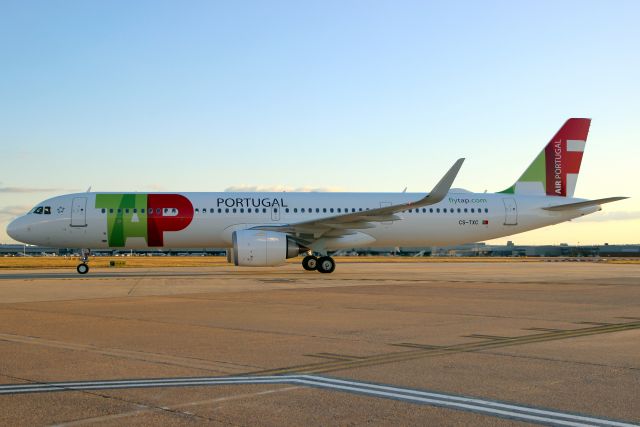 Airbus A321neo (CS-TXC) - Taxiing to Stand 216 on 2-Oct-19 operating flight TAP1356 from LPPT.