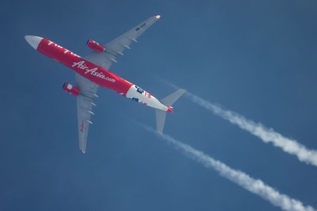 Airbus A330-300 (9M-XXP) - Air Asia A330-300 9M-XXP passing straight above at FL380