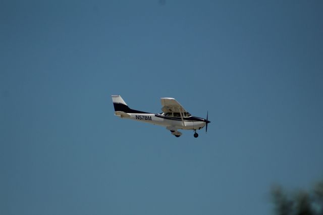 Cessna Skyhawk (N57BM)