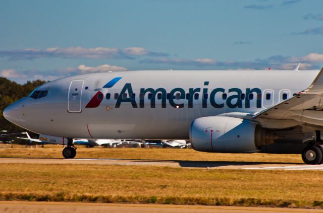 Boeing 737-800 (N858NN)