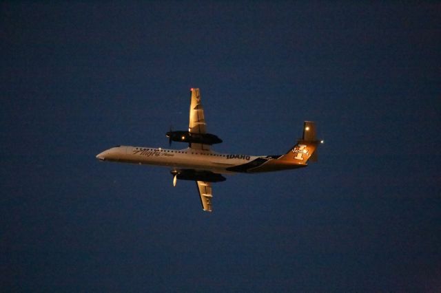 de Havilland Dash 8-400 (N400QX)