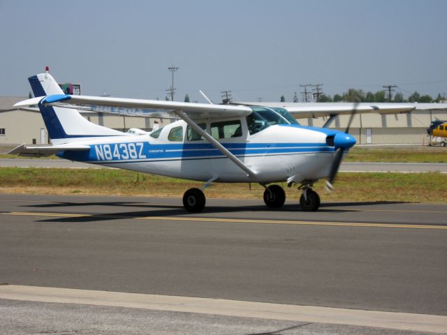 Cessna 205 (N8438Z) - 1963 Cessna 205br /Taxiing at Fullerton