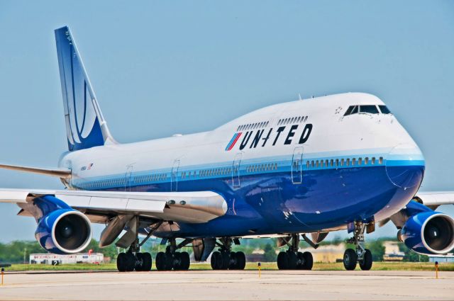 Boeing 747-400 (NI99UA)