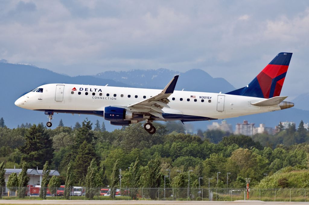 Embraer 175 (N301SY)