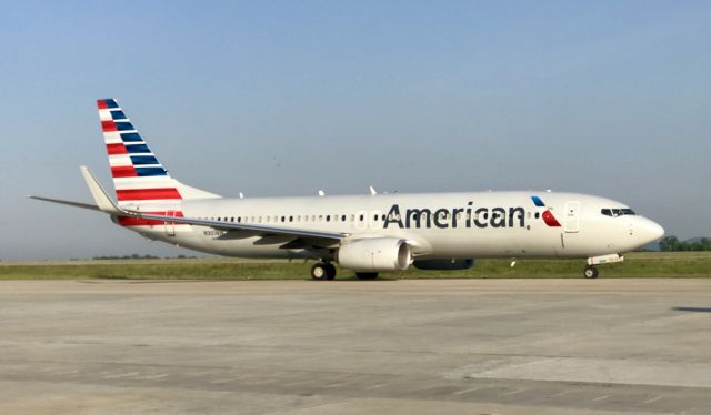 Boeing 737-800 (N301NW)