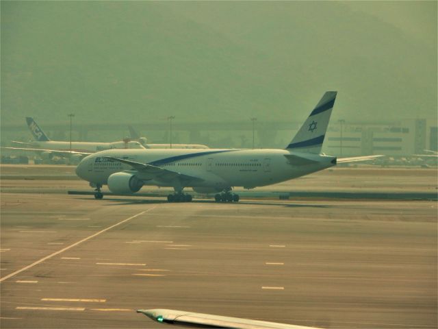 Boeing 777-200 (4X-ECE)