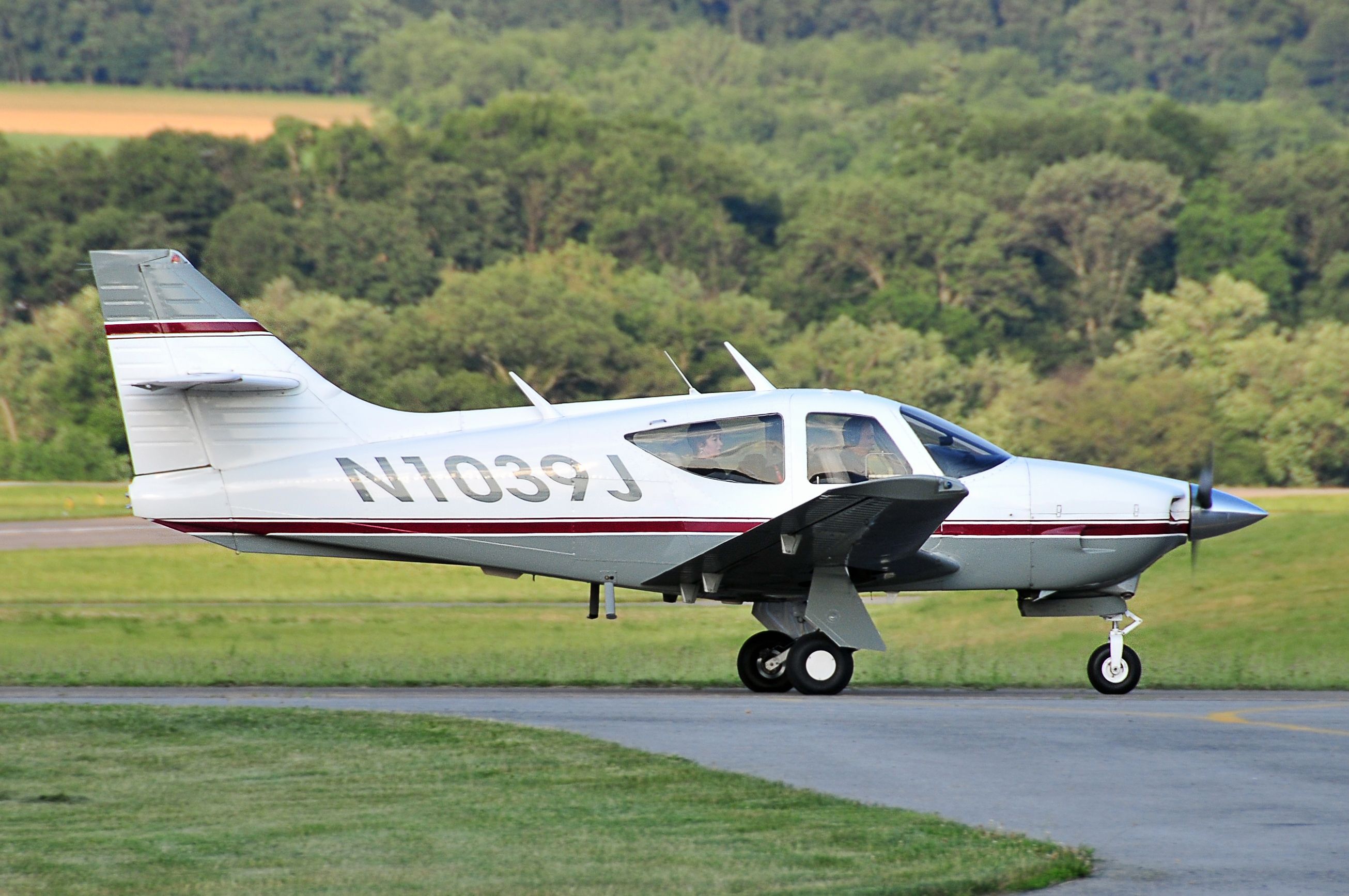 Rockwell Commander 114 (N1039J) - N1039J  Rockwell Aero Commander 112  KFDK  20100607