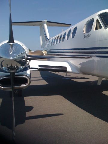 Beechcraft Super King Air 300 (N400AE)