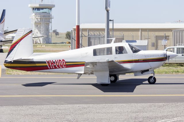 Mooney M-20 (VH-UDD) - Mooney M20J (VH-UDD) taxiing at Wagga Wagga Airport.