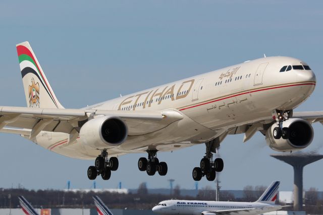 Airbus A330-300 (A6-EHA) - AVRIL 2013