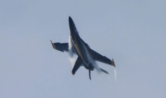 McDonnell Douglas FA-18 Hornet — - Blue Angels F18 inverted at the Thunder over Buffalo Waterfront airshow!!!!!!