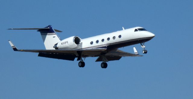 Gulfstream Aerospace Gulfstream IV (N333FG) - On final is this 1999 Gulfstream G-IV in the Spring of 2021.