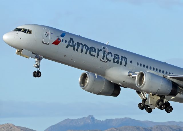 Boeing 757-200 (N940UW)