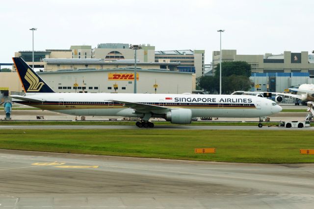 BOEING 777-300 (9V-SWL)