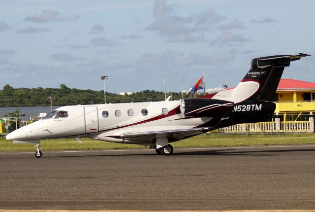 Embraer Phenom 300 (N528TM)