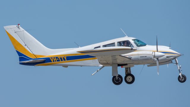 Cessna 310 (VH-TTY)