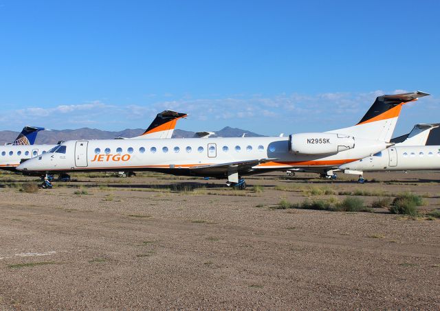 Embraer ERJ-135 (N295SK)