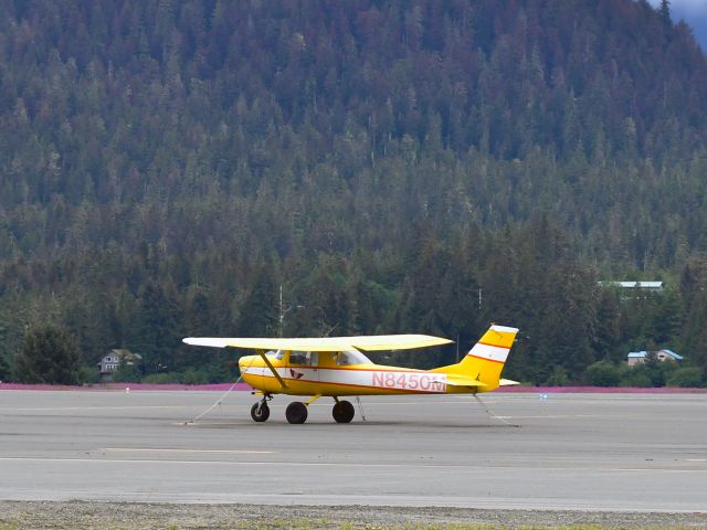 Cessna Commuter (N8450M) - Cessna A150K N8450M in Juneau 