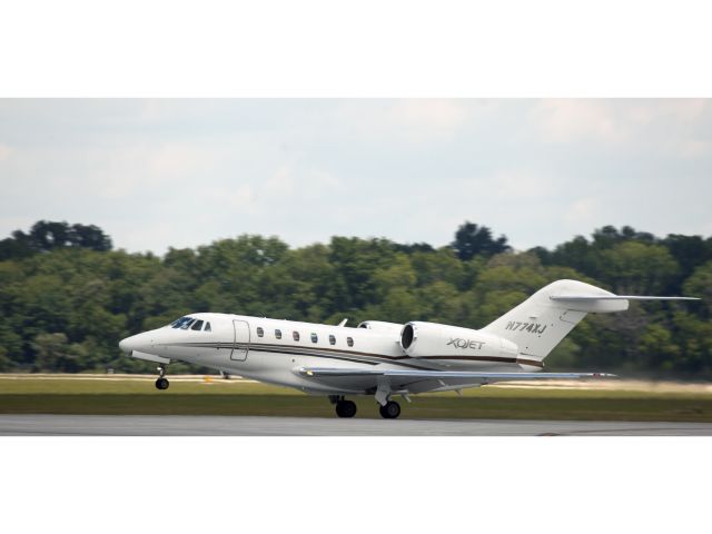 Cessna Citation X (N774XJ) - Take off runway 35. The fastest business jet in the market.