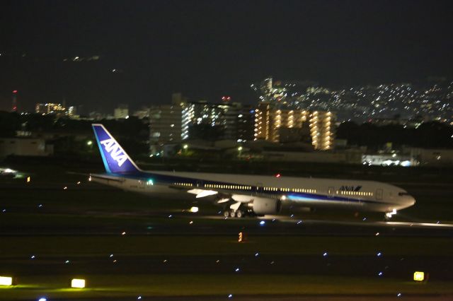 BOEING 777-300 (JA753A)