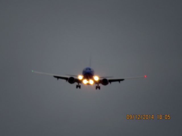 Boeing 737-700 (N901WN) - Southwest flight 556 from Denver to Tulsa on final to runway 36R.