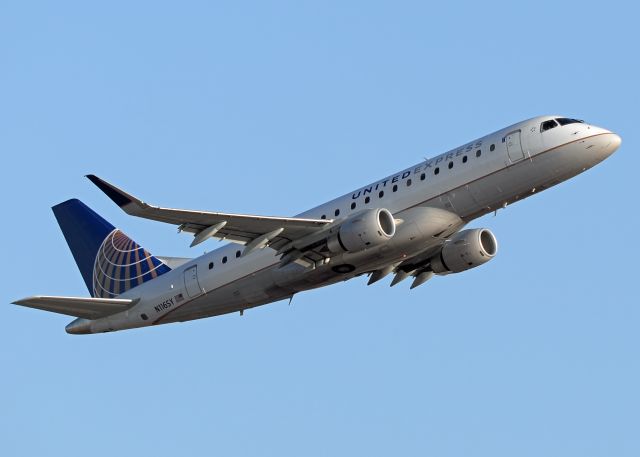 Embraer 170/175 (N116SY)