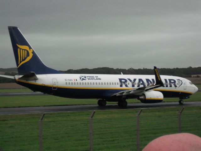 Boeing 737-800 (EI-DAO) - Taxiing to 31