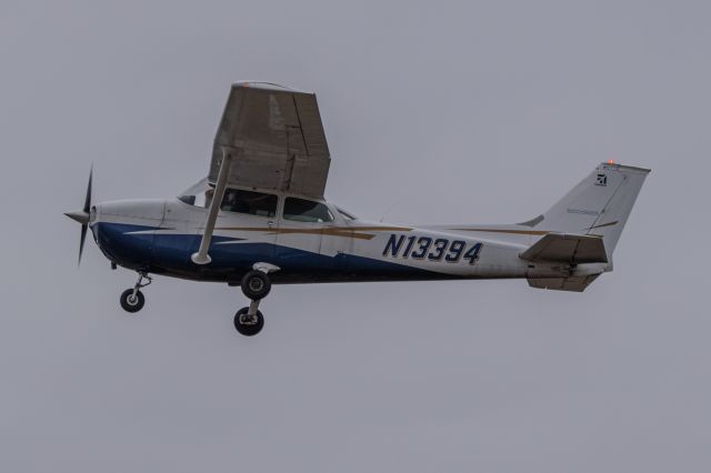 Cessna Skyhawk (N13394)