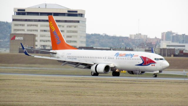 Boeing 737-800 (C-GTVF)