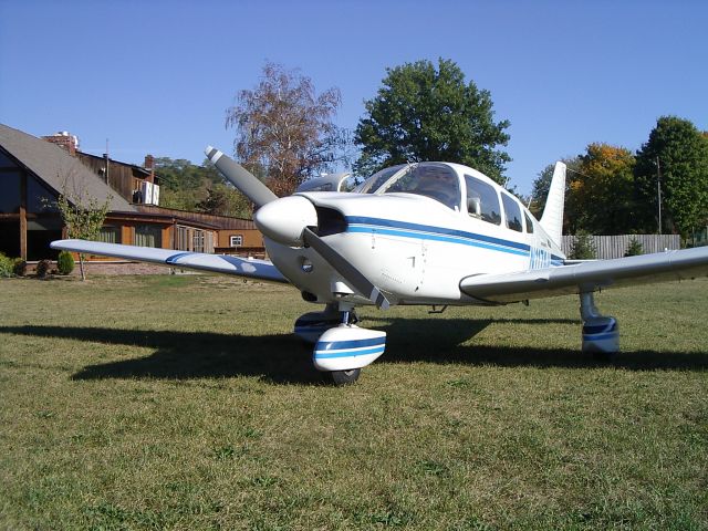 Piper Cherokee (N117AV)