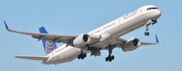 BOEING 757-300 (N57852)