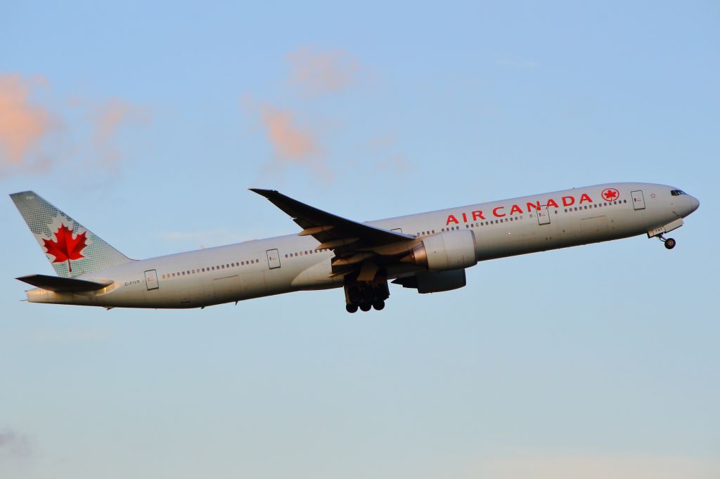 BOEING 777-300ER (C-FIVR)