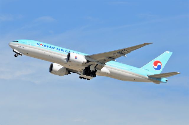 Boeing 777-200 (HL8075)